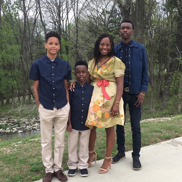 Meet your Posher, Adria - Picture 4 of 10